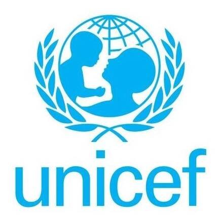 Čeští finalisté Miss panenka junior navštívili sklad Unicef v Kodani