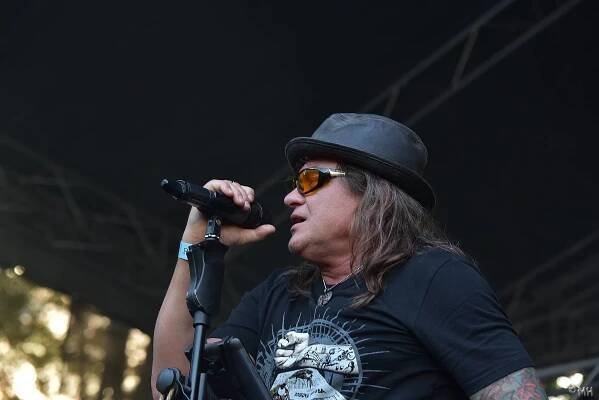 FOTOREPORT: V Manětíně se toho nebáli. Zahráli Harlej, Doga, Debustrol a mnozí další