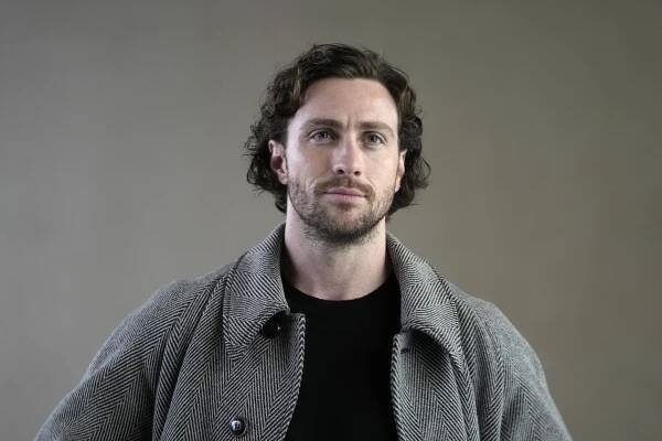 Majitel Amazonu vyzval k hledání nového Bonda. Zvítězil Cavill