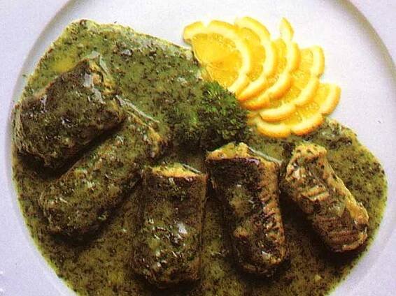 Anguilles au vert - úhoř připravený na másle s bylinkovou omáčkou