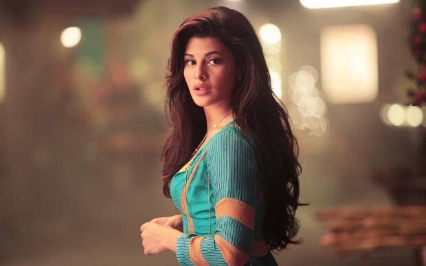 Jacqueline Fernandez showcases her stunning beauty