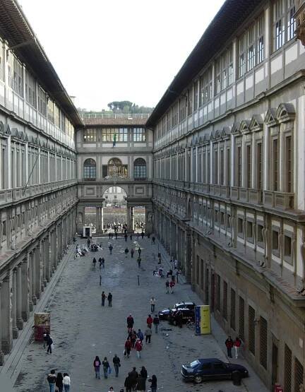 Soubor:Galleria degli Uffizi court crop.JPG – Wikipedie