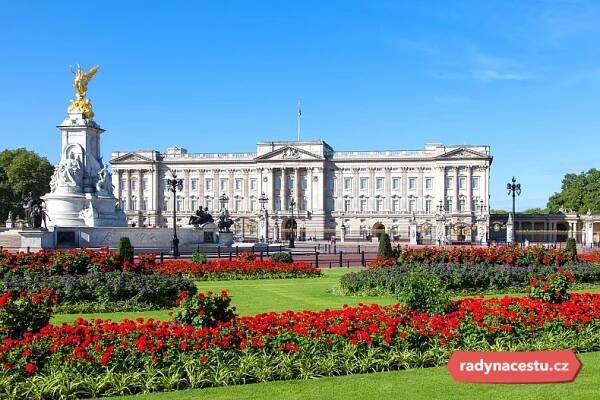 Máte-li dotaz na královnu, zašlete jej poštou do Buckinghamského paláce