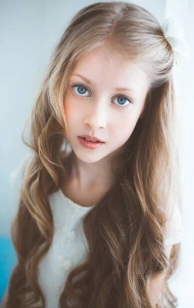 Alisa Charushina, a Russian child model. | Kids fashion n_n ...