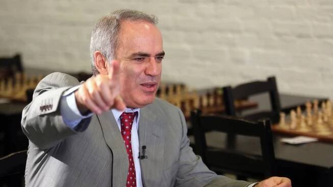 Kasparov: Trump závidí Putinovi diktátorskou moc, ruský prezident se nebojí krve