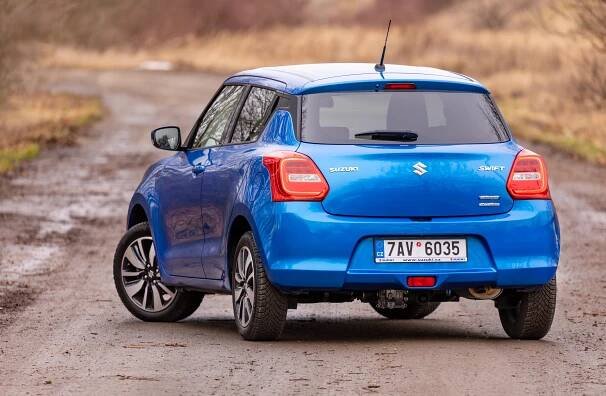 Úplně normální lidové auto s jednoduchým motorem: Suzuki Swift si na nic nehraje a cena taky potěší