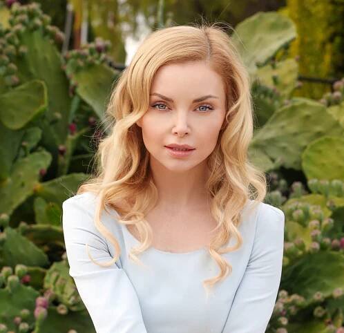 A Conversation with Influencer of the Month Izabella Miko