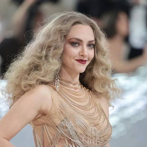Overnight Heatless Curls Are Easier Than You Think