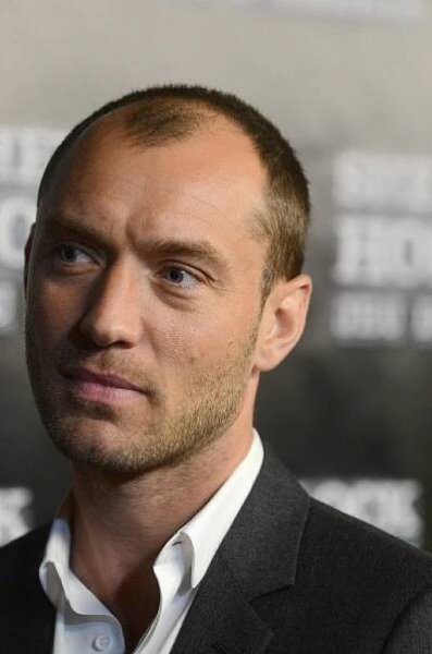 Bude teď hrát Kojaka? Krasavec Jude Law začíná pořádně plešatět
