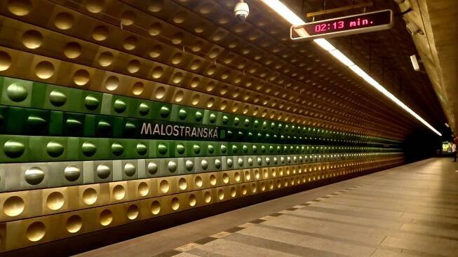 Fotogalerie • Malostranská E2 (Zastávka tramvaje, autobusu, stanice metra A) • Mapy.com