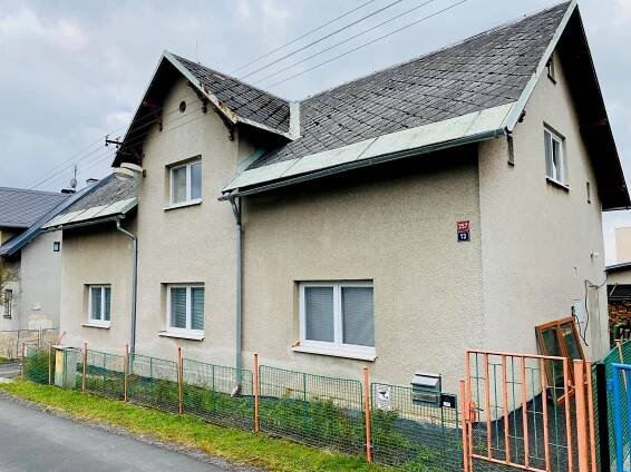 Prodej dvougeneračního domu 6+2, pozemek 1631 m2, Zahradní ulice – Lázně Kynžvart | Révay Reality