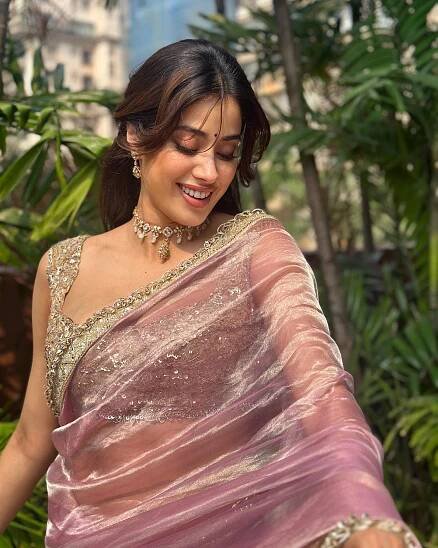 Janhvi Kapoor Traditional Outfit