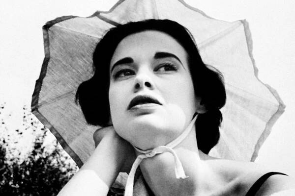 Gloria Vanderbilt death: Fashion designer, actor and mother of Anderson Cooper dies, aged 95 | The Independent | The Independent
