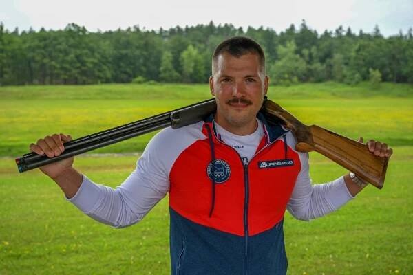 Střelec Tomeček je po prvním dnu kvalifikace skeetu sedmý a sahá po finále OH