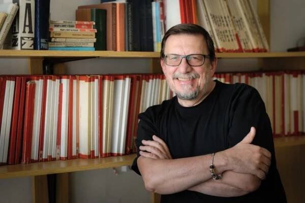 „Nebuď smutná jedličko,  že nevidíš sluníčko,  dáme ti nové,  pomerančové, “ to je úryvek z úplně první reportáže,  kterou Josef Veselý natočil v roce 1973 v mateřské školce v Žabovřeskách | foto: Khalil Baalbaki,  Český rozhlas