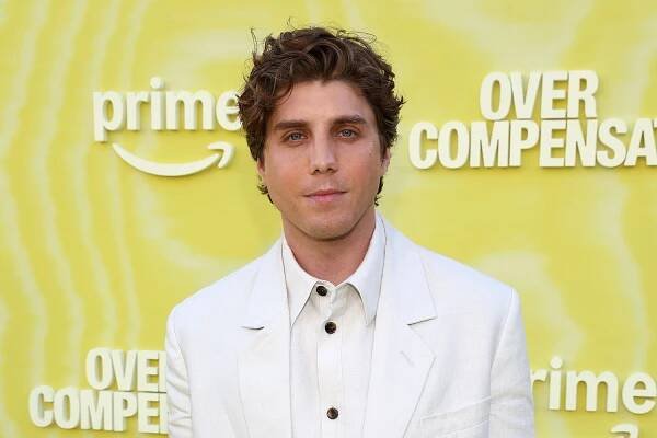 Lukas Gage Says He's 'Loving Myself Right Now' After Chris Appleton Divorce: 'You Got to' (Exclusive)Lukas Gage Says He's 'Loving Myself Right Now' After Chris Appleton Divorce: 'You Got To' (Exclusive)