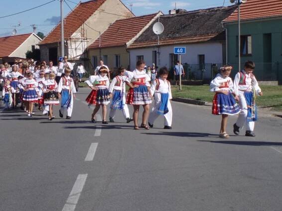 Život v obci - Krojované hody - Oficiální stránky obce Sedlec u Mikulova