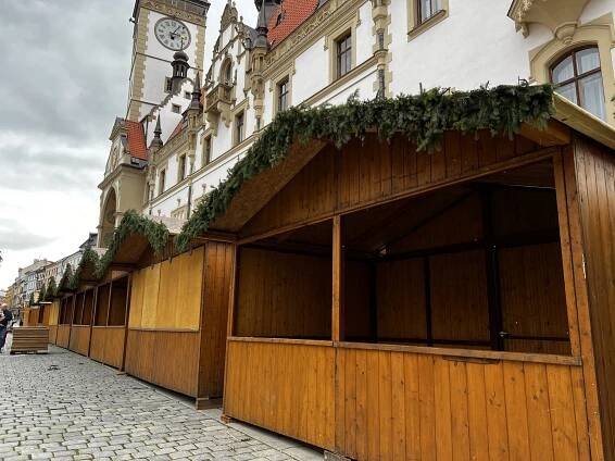 V centru Olomouce už voní horký punč. Cena je oproti loňsku vyšší