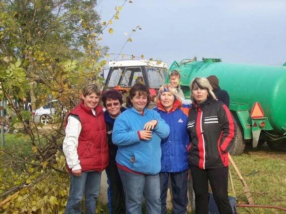 Sázení stromů 2010 - Oficiální stránky obce Bystročice