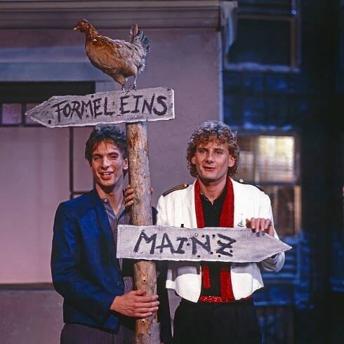 Peter Illmann (rechts) gibt 1984 die Moderation von „Formel Eins“ an Ingolf Lück ab. 