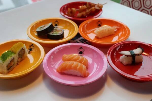 Running sushi v Hradci Králové: 2 h konzumace asijských pochoutek pro dospělé i děti