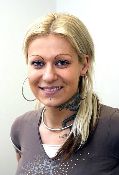 FOTO: Marie Kovácsová si nechala odstranit ikonické tetování. – stránka 22