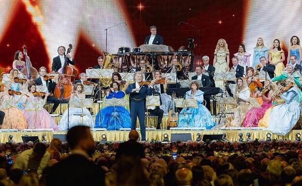 FOTOREPORT: Houslový mág a král valčíků André Rieu přivezl do Prahy pohádkové představení