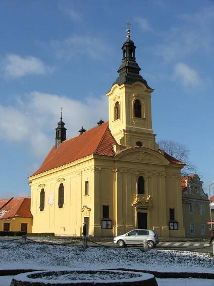 Soubor:Dobris Nejsvetejsi Trojice 4941.JPG – Wikipedie
