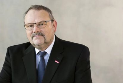 Frank Wagner, der Präsident der Handwerkskammer Chemnitz, kritisiert in einem Interview die Politiker massiv: „Umsetzungen scheitern oder sind so stümperhaft, dass man es hätte lassen können!“