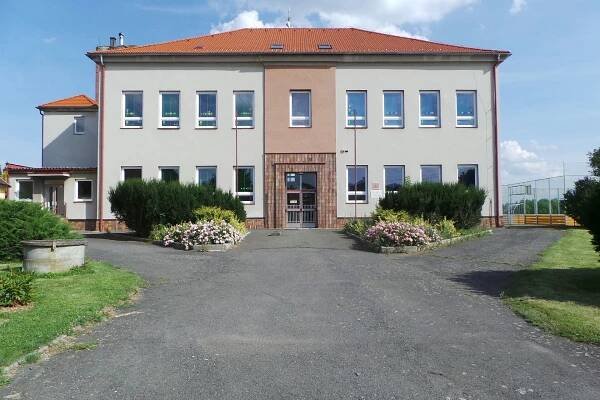 Základní škola a Mateřská škola Osek, okres Rokycany foto 1