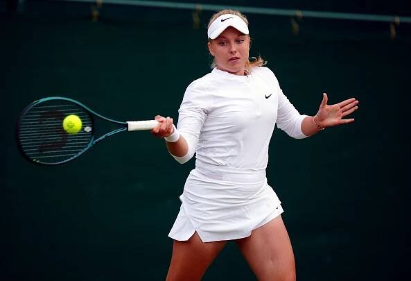 Úspěšný vstup do Wimbledonu i přes nemoc. ‚Je to grandslam, ten se nevypouští,‘ říká Fruhvirtová