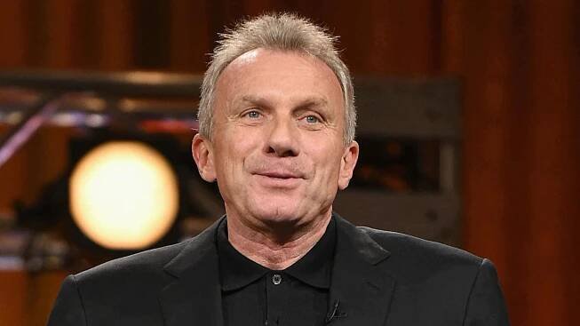 Legendary NFL Quarterback Joe Montana Wallpaper