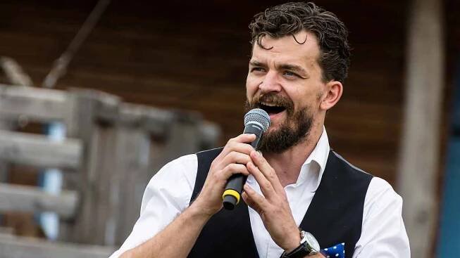 Herec a zpěvák Dušan Vitázek: Člověk musí umět zahodit všechny předsudky