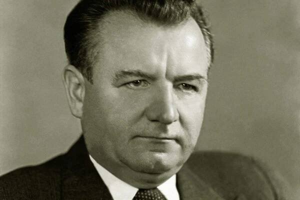 Gottwald: od revolucionáře ke stalinistické loutce v láhvi