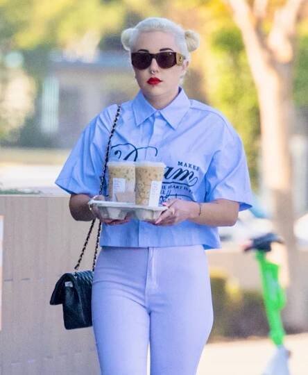 Amanda Bynes walking with platinum blond hair