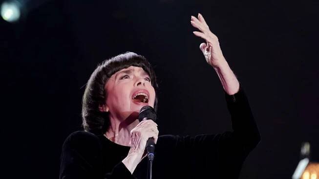 Šansoniérka Mireille Mathieu v Praze: Tleskala jí první dáma!
