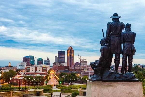 centrum des moines, iowa - iowa - stock snímky, obrázky a fotky