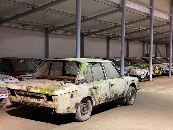Prototyp škody 720 v provedení sedan. 