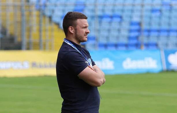 Fotbalisté Zlína B (žluté dresy) v nedělním zápase 29. kole MSFL na Letné remizovali s Frýdkem-Místkem 2:2.