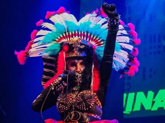 Zpěvačka Jana Kratochvílová vydává nové dvojalbum. V Lucerně ho pokřtila