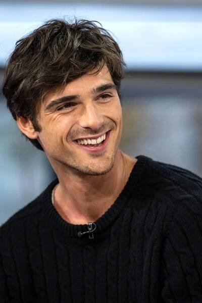 Jacob Elordi Says He Ate a Pound of Bacon Every Day to Prepare to Play Elvis Presley in "Priscilla"