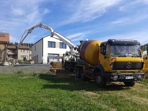Beton a betonování základů rodinného domu