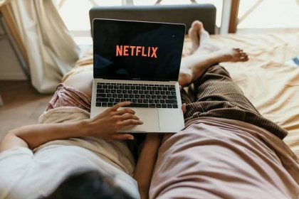 Top 7 seriálů na Netflixu, které musíte vidět