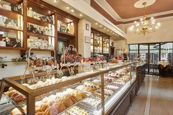 Caffè Pasticceria Gamberini interior Copyright Gamberini 1907 Bologna