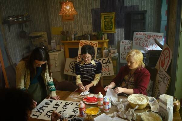 Keira Knightley, Ruby Bentall, Alexa Davies - Problémissky - Z filmu