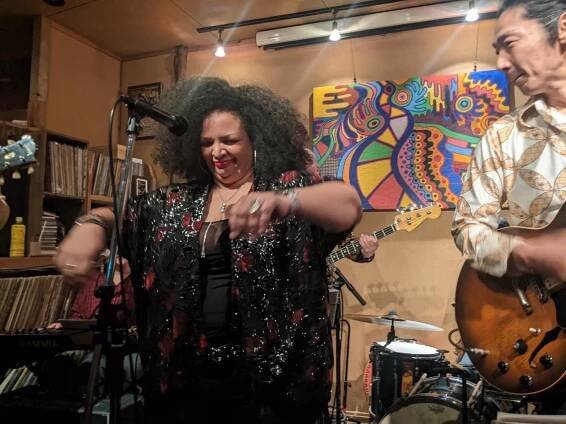 Davina Robinson | The Only American Powerhouse Blues Queen in Japan - GALLERY