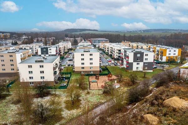 PRODALI JSME - Krásný a slunný byt 3+KK vonící novotou s balkonem a sklepem, Milovice - Roman Svoboda - realitní makléř