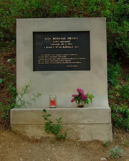 Soubor:Židenice - pomník Bohumila Hrabala.JPG