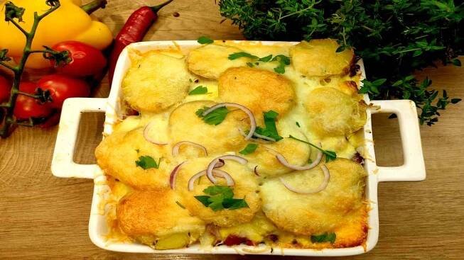 Nejlepší recept na francouzské brambory s uzeným a sýrovou krustou