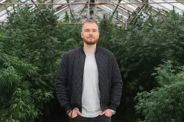Spolupracoval s Babišem, rapery i Tatrou. Snášel má teď velké konopné plány